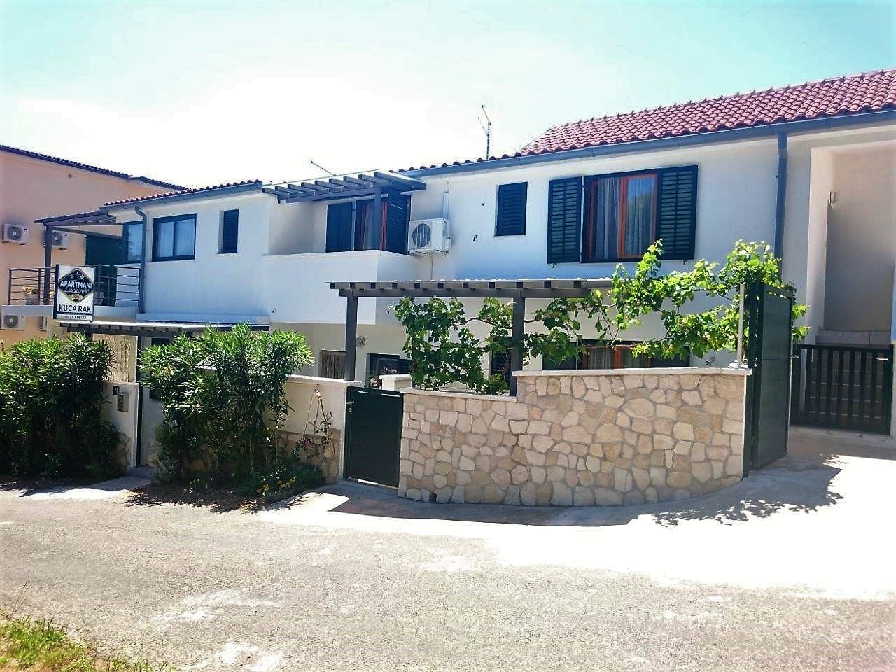 House Rak, Apartments Lac - Vis