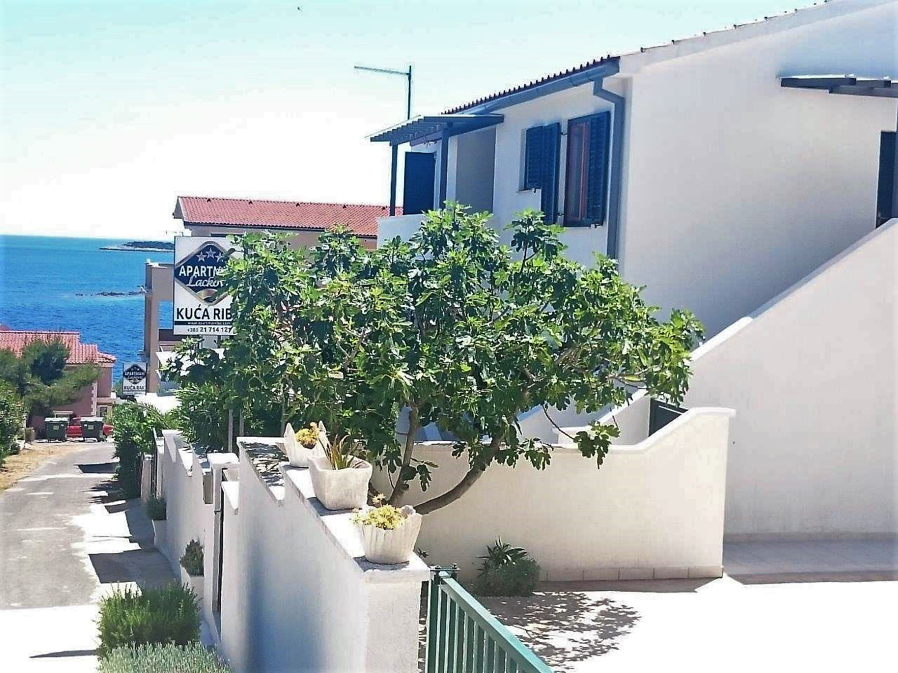 House Riba, Apartments Lac - Vis